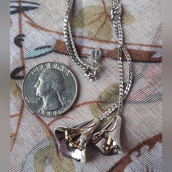 Highly Polished Silver and Gold Tone Dual Calla Lily Signed Avon Necklace EUC - Picture 9 of 10
